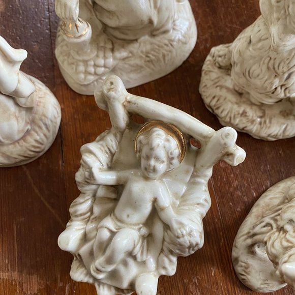 Vintage Nativity 15 Piece Ceramic Set - Picture 3 of 10